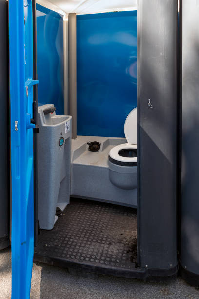 Best Portable toilet rental cost  in Suamico, WI